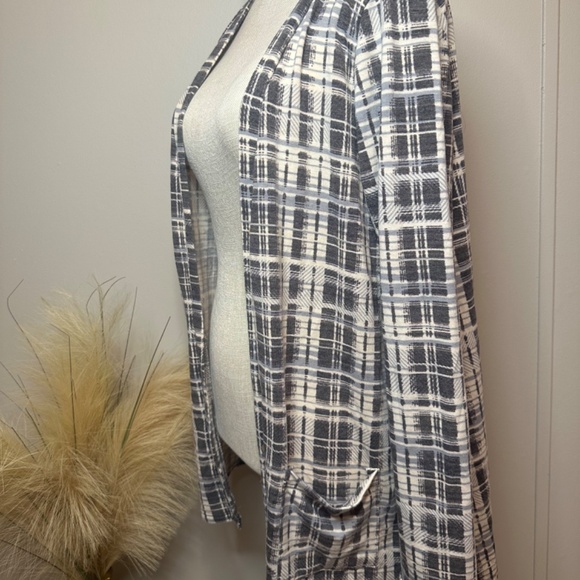 Agnes & Dora Cardigan - Picture 2 of 4